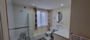 a bathroom with a tub and a toilet and a sink at Town House B & B in Skipton +61 photos