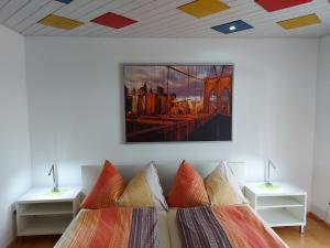 a bedroom with two beds and a painting on the wall at Hotel Pamakin in Wynau