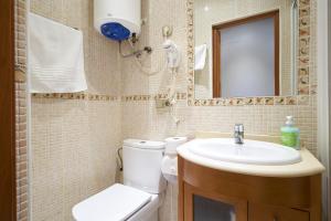 A bathroom at BV Rooms