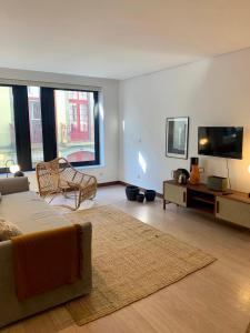 TV a/nebo společenská místnost v ubytování Oporto Chic & Cozy - Oliveiras + 3 fotografie