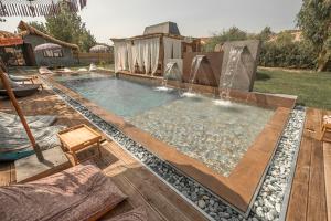 Hồ bơi trong/gần Riva del Sol Beach Resort
