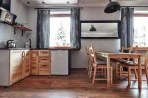 Kuchyňa alebo kuchynka v ubytovaní Apartamenty Na Wilcznik Zakopane