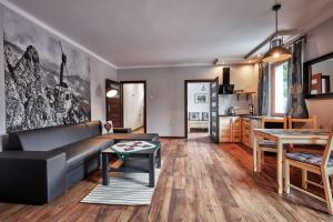 Kuchyňa alebo kuchynka v ubytovaní Apartamenty Na Wilcznik Zakopane