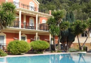 Bazén v ubytování Corfu Pearl nebo v jeho okolí
