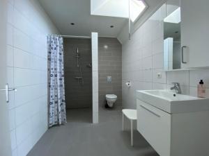 Phòng tắm tại Vakantiewoning Scheldestraat 23 Zoutelande, dicht bij Domburg +19 ảnh