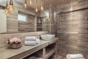 Kúpeľňa v ubytovaní Maison Downtown Luxury Apartments!
