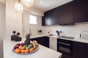 Kuchyňa alebo kuchynka v ubytovaní Maison Downtown Luxury Apartments!