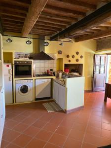 Kuchyňa alebo kuchynka v ubytovaní Capraia isola