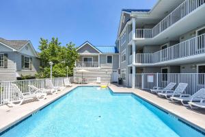 Bazén v ubytování Ocean City Condo Spacious Balcony, Walk to Beach! nebo v jeho okolí