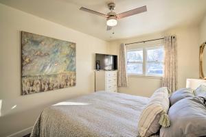 A bed or beds in a room at Welcoming Bismarck Apartment in Heart of Town