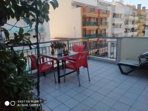 Balkón nebo terasa v ubytování Habitacion Familiar en un Ático con gran terraza y,cocina ,en la playa