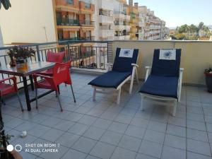 Balkón nebo terasa v ubytování Habitacion Familiar en un Ático con gran terraza y,cocina ,en la playa