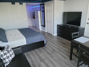 Televízia a/alebo spoločenská miestnosť v ubytovaní Daytona Beach Resort #1219