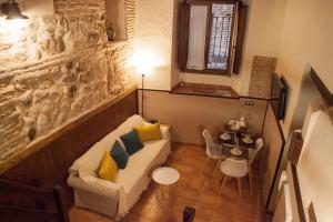 Posezení v ubytování SEÑORÍO de ORGAZ "Con Patio TOLEDANO" + 18 fotografií