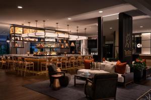 The lounge or bar area at Four Seasons Hotel Houston