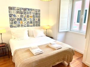 Krevet ili kreveti u jedinici u okviru objekta Bright and spacious three bedroom apt in the heart of Lisbon