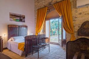 Postel nebo postele na pokoji v ubytování Masseria Fortificata Lo Zafferaneto