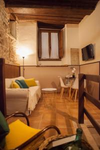 Posezení v ubytování SEÑORÍO de ORGAZ "Con Patio TOLEDANO"