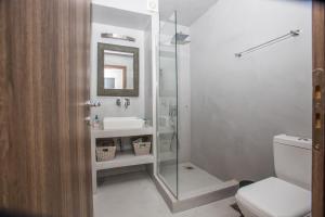 Ванна кімната в Raise Spetses Sea View Villa