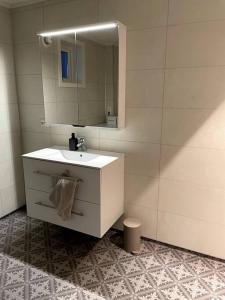 Ένα μπάνιο στο Lofoten - New apartment, close to airport. +8 φωτογραφίες