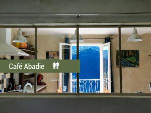 a kitchen window with a view of the blue ocean at Pyrénées Mon Amour in Felluns