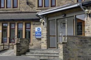 a sign on the side of a brick building at Best Western Bradford Guide Post Hotel in Bradford