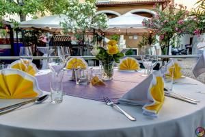 a table with yellow napkins and wine glasses on it at Turmhof Breitenbrunn in Breitenbrunn