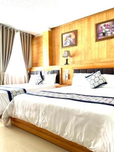Giường trong phòng chung tại Hotel Phuong Nghi