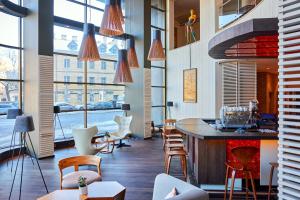 Uma área de estar em Holiday Inn Vilnius by IHG