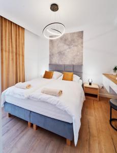 Postel nebo postele na pokoji v ubytování Apartament HORYZONT "ZŁOTA"