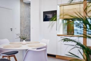 TV a/nebo společenská místnost v ubytování Apartament HORYZONT "ZŁOTA"