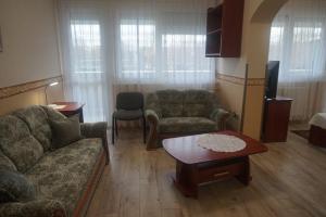 Posezení v ubytování Hotel Ajka Üzletház Panzió Ajka