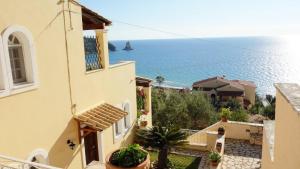 A general sea view or a sea view taken from Az apartmant