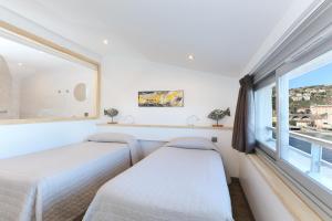 Postel nebo postele na pokoji v ubytování Hotel La Vigie - Face à la mer
