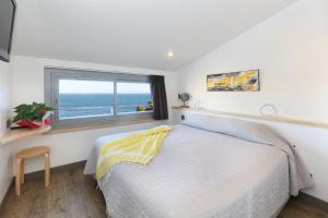 Postel nebo postele na pokoji v ubytování Hotel La Vigie - Face à la mer