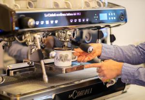 Set per la preparazione di tè e caffè presso Hotel Madeleine Biohotel