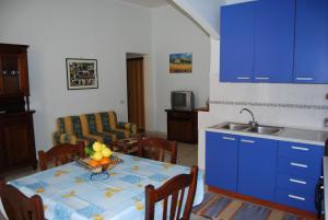 Kuchyň nebo kuchyňský kout v ubytování Appartamento al mare Cusumano
