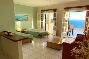 A bed or beds in a room at Natalia Apartment A with panoramic sea views of Agios Gordios bay Még 37 kép