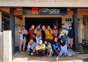 Hosté ubytování Homestay HUMAIRA DIENG villa full house 3 kamar,6 bed,dapur,ruang tamu,balkon,parkir,wifi