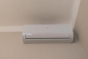 a white wall mounted air conditioner in a room at Il Genovino in Genoa