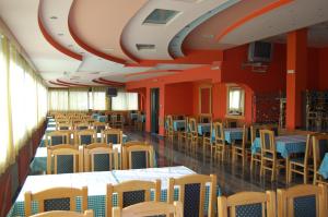 מסעדה או מקום אחר לאכול בו ב-Vila Castello