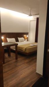 Postel nebo postele na pokoji v ubytování Hotel Anvisha Executive
