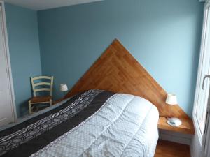 Postel nebo postele na pokoji v ubytování REF 146 Appartement pour quatre personnes jolie vue Port Crouesty ARZON