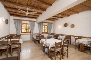 Restaurace v ubytování Adonis Hotel