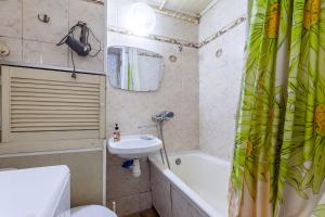 Et badeværelse på Economy Brusnika Apartment Vykhino