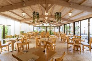 Reštaurácia alebo iné gastronomické zariadenie v ubytovaní Pearl Beach