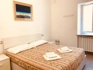 Een bed of bedden in een kamer bij Appartamenti Sant Andrea