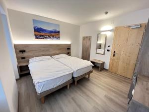 a bedroom with a bed in a room at Hotel Zanella in Peio Fonti +68 photos