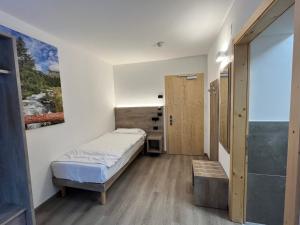 Postel nebo postele na pokoji v ubytování Hotel Zanella + 37 fotografií
