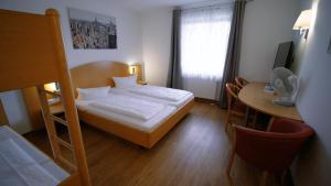Postel nebo postele na pokoji v ubytování Hotel SunParc - SHUTTLE zum Europa-Park Rust 4km & Rulantica 2km